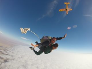 06 Skydiving 06 Skydiving