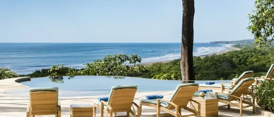 10 PooL Lagarta Lodge