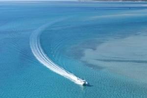 Azura Benguerra speedboat un turquoise waters 4