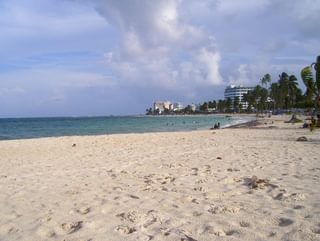 Colombia San Andres Isla Beach min Colombia San Andres Isla Beach min