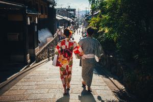 Couple tradtional Kyoto Japan min