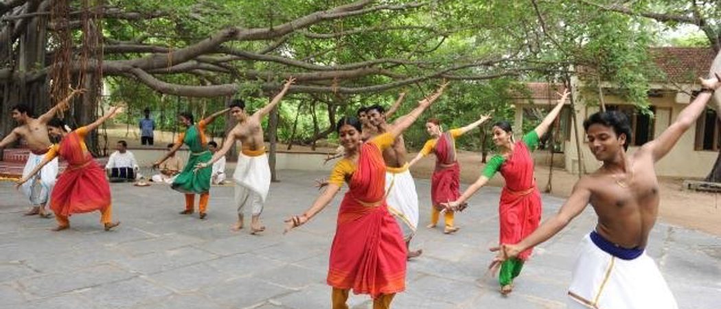 Dancers At  Kalakshetra