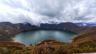 Ecuador Quilotoa crater lake