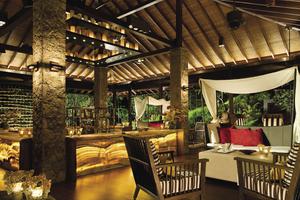 Four Seasons Mahe Bar