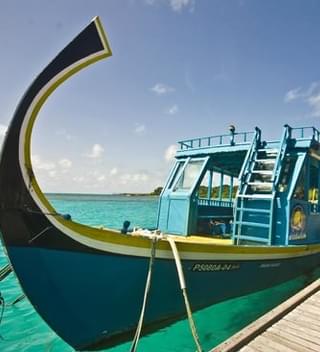 Hudhuranfushi Surf Dhoni Boat