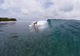 Hudhuranfushi Surfing