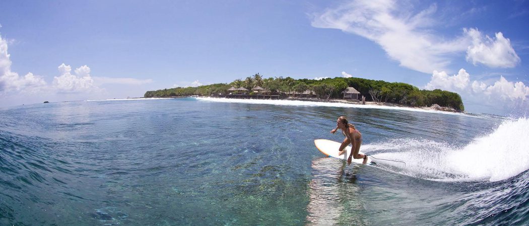 Hudhuranfushi Surfing