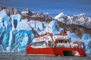 Lago Grey Boat