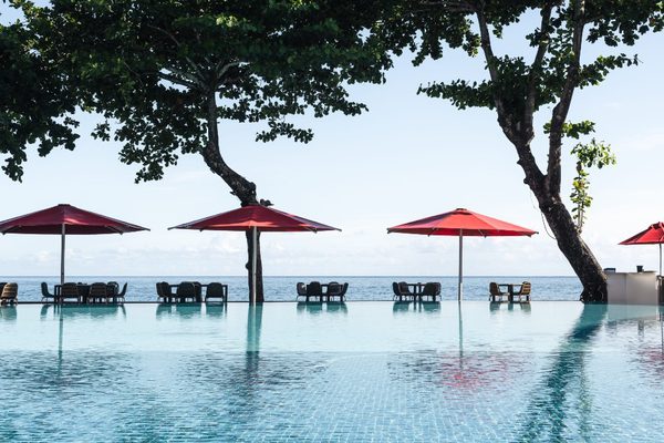 Le tahiti pearl resorts french polynesia infinity pool red sun loungers facebook jpg Le tahiti pearl resorts french polynesia infinity pool red sun loungers facebook jpg