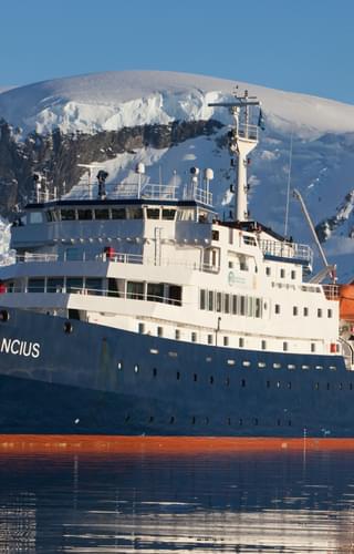 MV Plancius Oceanwide Expeditions Mike Louagie Oceanwide expeditions min