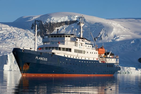 MV Plancius Oceanwide Expeditions Mike Louagie Oceanwide expeditions min MV Plancius Oceanwide Expeditions Mike Louagie Oceanwide expeditions min