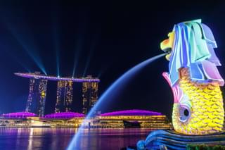 Merlion lit up for Formula One Singapore min