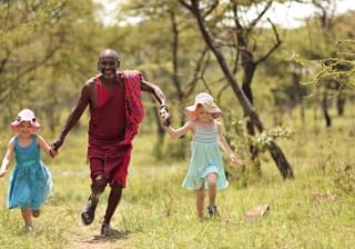 Naboisho Camp Guide And Children Running