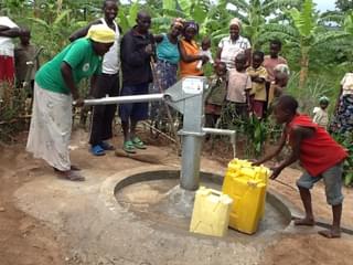 Rwanda3082 09 Someone With Clean Water