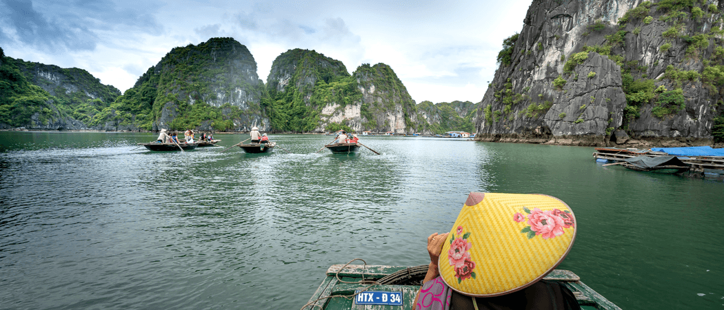 Sailing Ha Long Bay