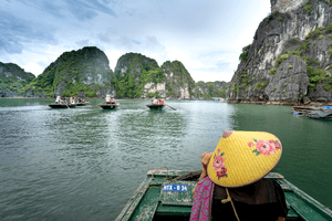 Sailing Ha Long Bay