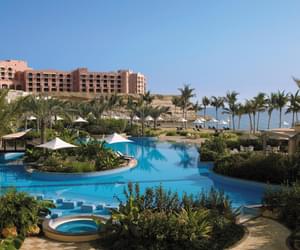 Shangri La Al Bandar Hotel Pool