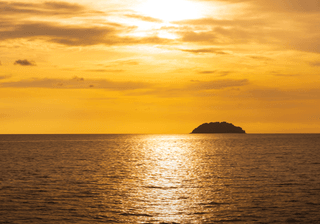 Sunset At The Beach Tanjung Aru Beach Kota Kinabalu Borne canva pro Sunset At The Beach Tanjung Aru Beach Kota Kinabalu Borne canva pro