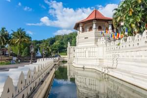 Temple Of The  Tooth In  Kandy