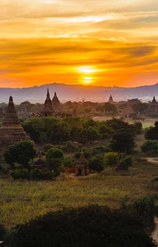 Sunrise over pagoda Bagan Myanmar min