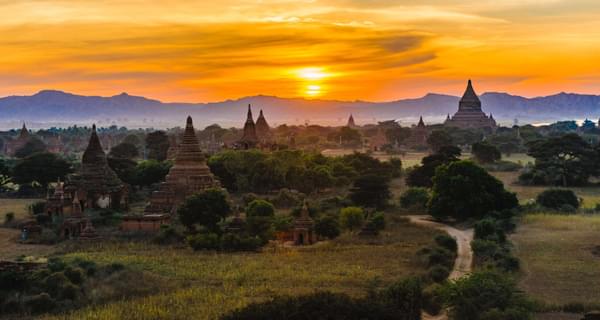 Sunrise over pagoda Bagan Myanmar min