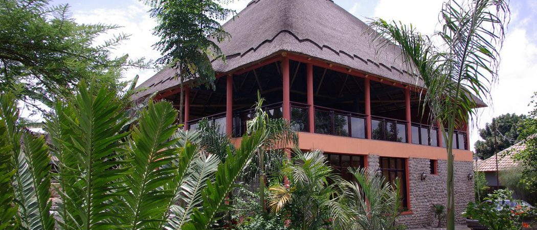 Five  Volcanoes  Hotel Exterior