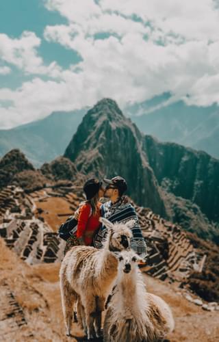 Peru Couple Machu Picchu
