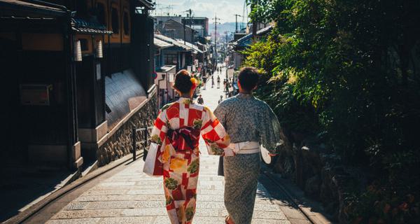 Couple tradtional Kyoto Japan min