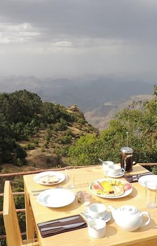 Breakfast With A View At Limalimo Lodge