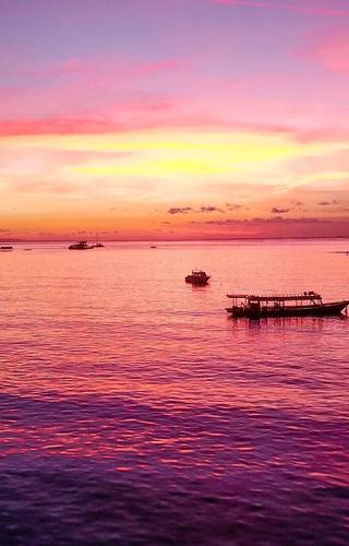 Pink sunset Lembongan Island Indonesia min