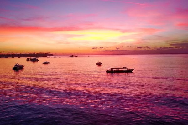Pink sunset Lembongan Island Indonesia min Pink sunset Lembongan Island Indonesia min